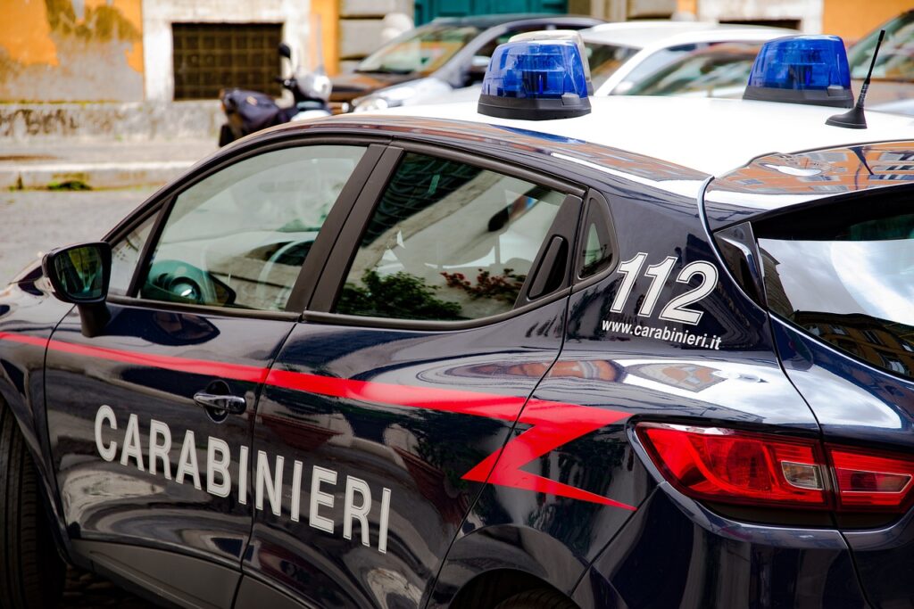 Italian police transport organs in Lamborghini supercar