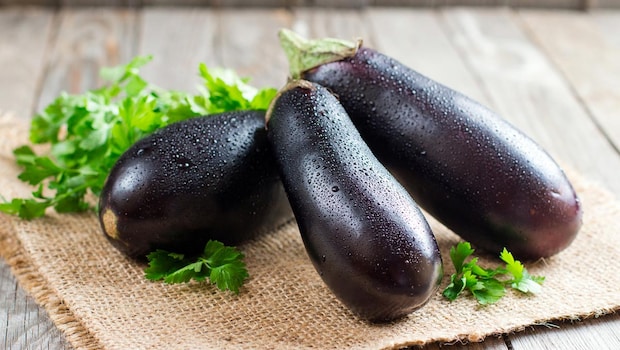 Choose fresh and firm eggplants to make Baingan raita.