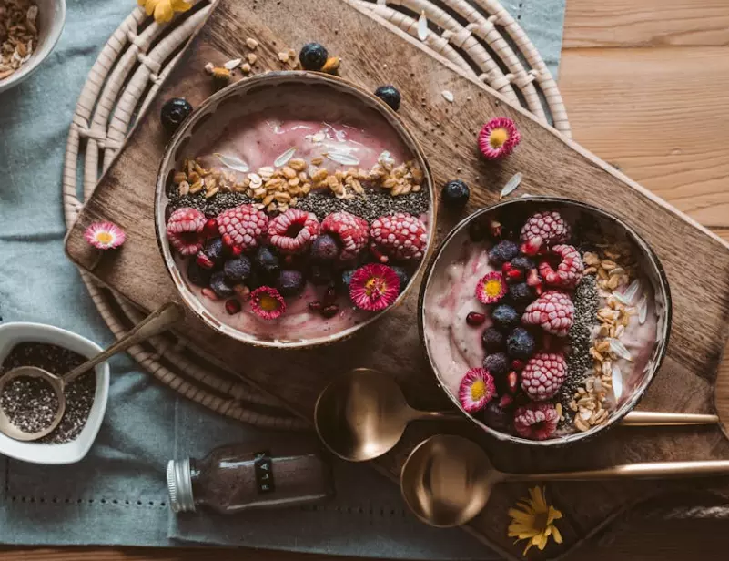 Vegan Protein Smoothie Bowl Blend frozen berries, almond milk (or coconut water), protein powder, and banana until smooth. Pour into a bowl and top with granola, sliced almonds, chia seeds, and shredded coconut for added texture and nutrients.