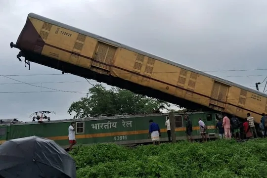 மேற்கு வங்க ரயில் விபத்து