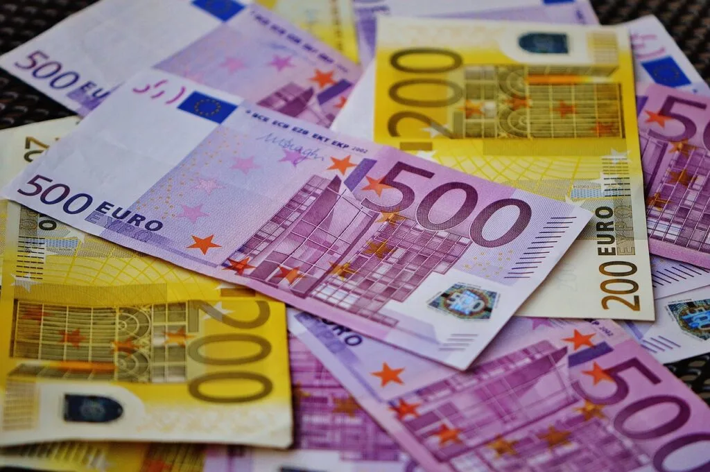 Homeless man turns in 2,000 euros in Amsterdam