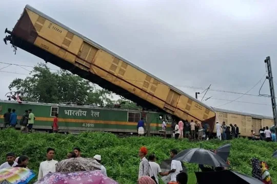 மேற்குவங்க கோர ரயில் விபத்து.. FIR-ல் வெளியான அதிர்ச்சி தகவல்