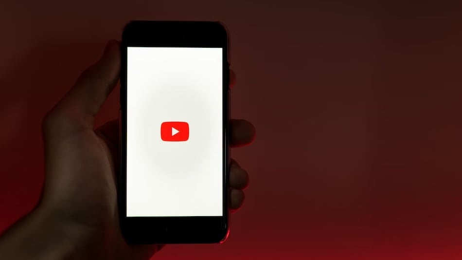 YouTube Tests AI-Powered Comment Topics Summariser Feature for Shorts on Mobile