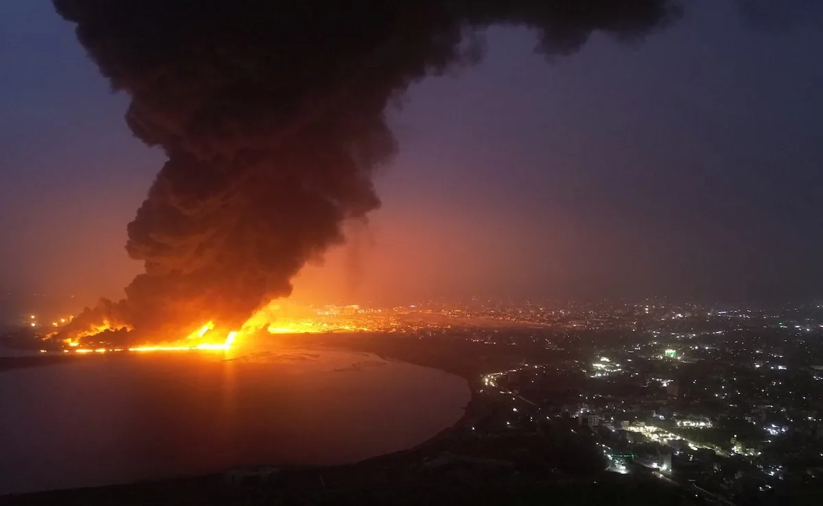 Smoke rises from a fire following an Israeli air strike in Hodeidah, Yemen