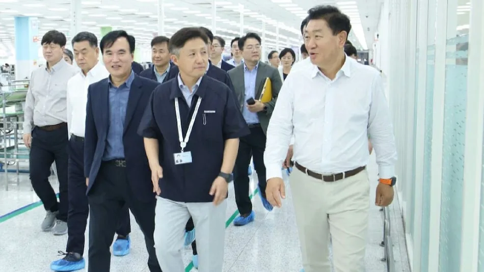 Samsung Vice Chairman Visits Noida Factory, Says India ‘One of the Biggest’ Global Markets With Huge Opportunity