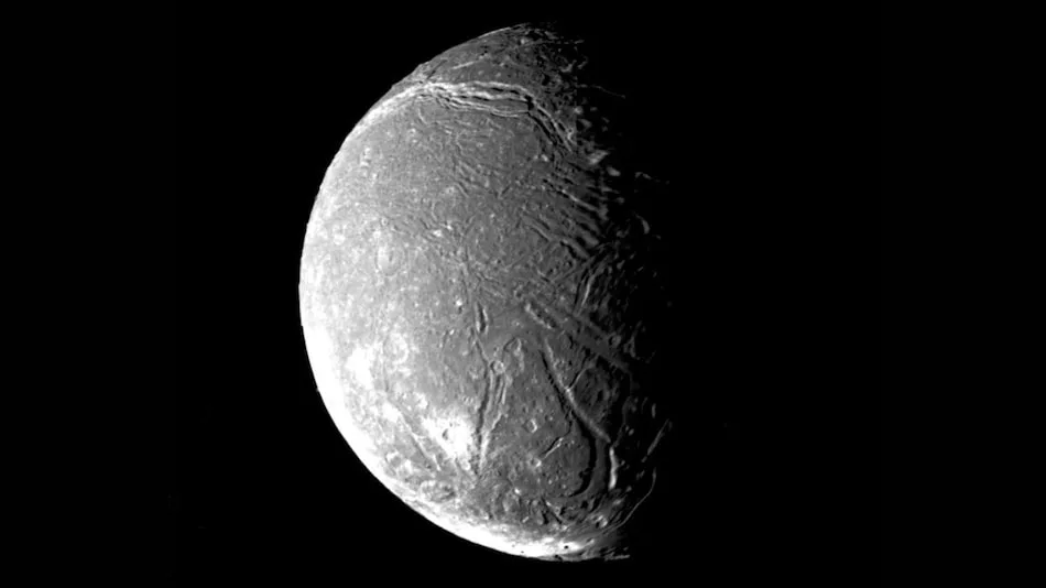 James Webb Space Telescope Detects Possible Liquid Ocean on Uranus Moon Ariel