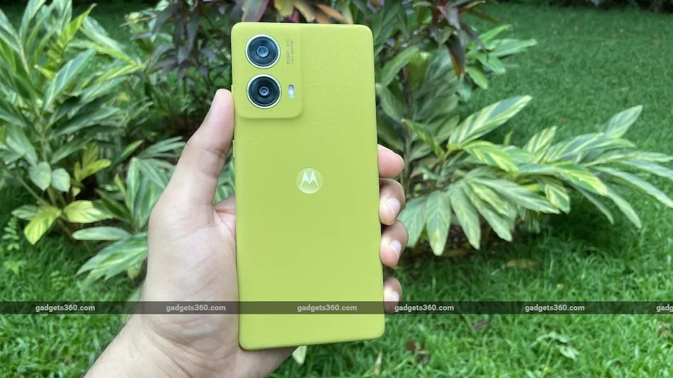 Moto G75 5G Leaked Renders Suggest Design, Colour Options and Key Specifications