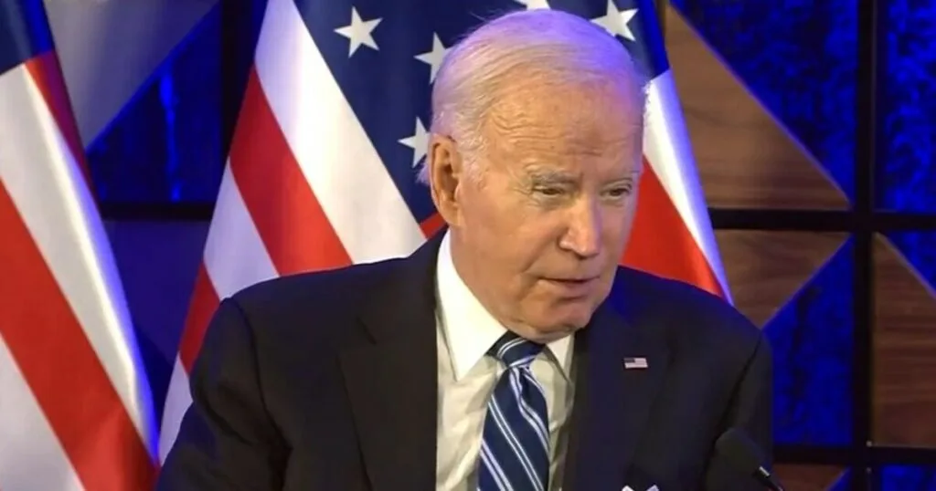 20:00 ALERT 12 words Washington, United States Biden says he signed bill to provide new aid for Ukraine