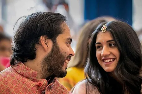 Anant Ambani-Radhika Merchant Wedding: குழந்தை பருவ தோழியை கரம்பிடிக்கும் அனந்த் அம்பானி... காதல் கதையை வெளிபடுத்திய புகைப்படம்!