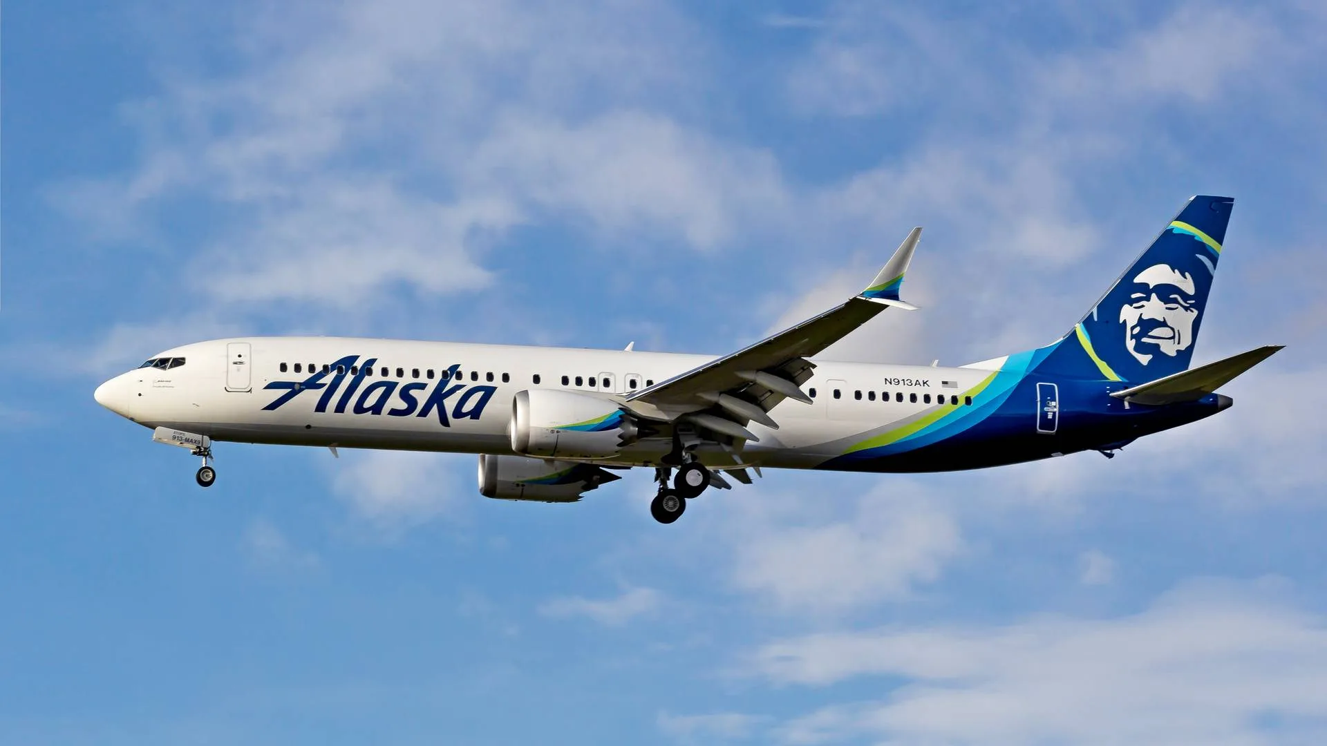 Alaska Airlines One Step Closer To Hawaiian Airlines Acquisition