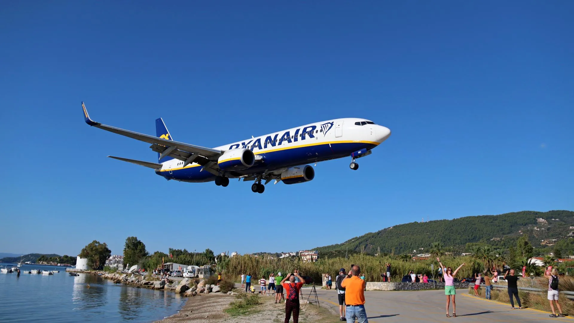 Skiathos Airport – Greece’s Sint Maarten?